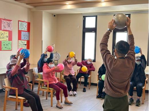 金湖日照-瑜伽球早操、馬到成功