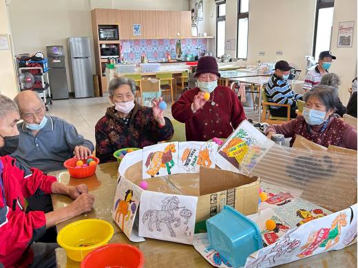 金湖日照-早操、韻律球遊戲、套圈圈